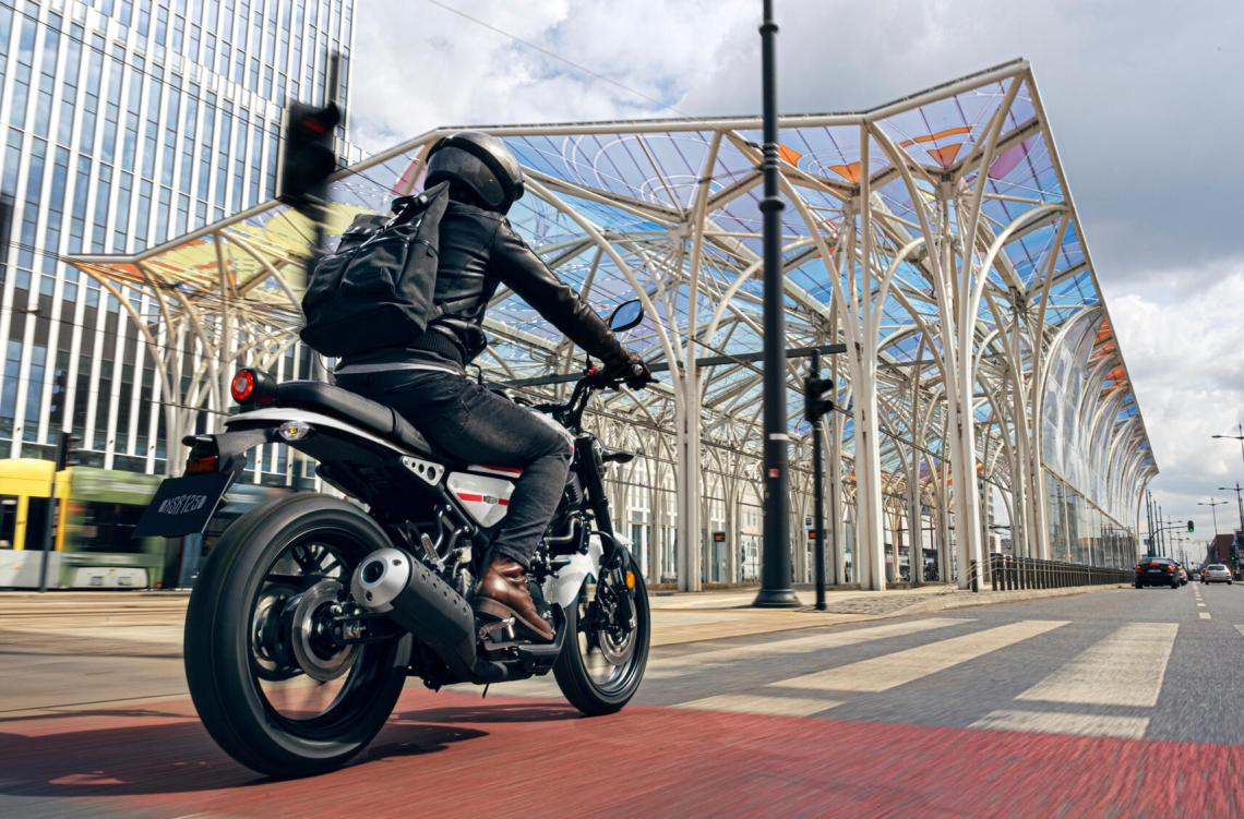 XSR125
