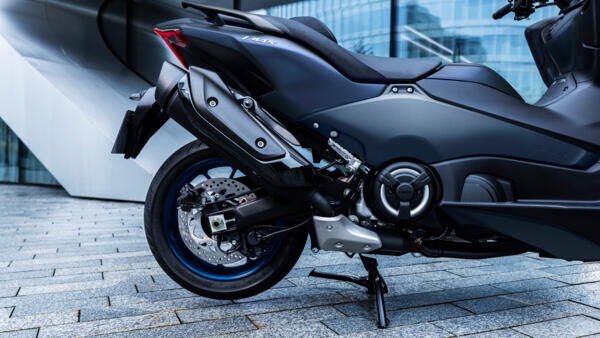 Центральна підставка  блокується та захищає від крадіжки. 