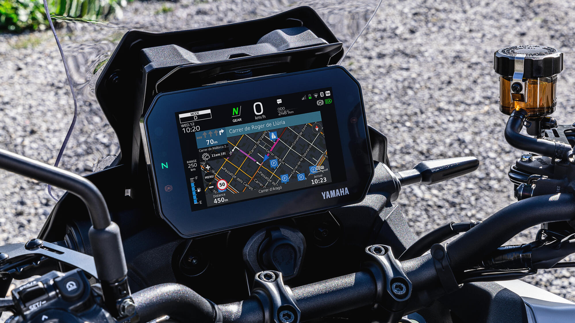 Приборная панель 7" TFT с полностью встроенной навигацией Garmin (может быть доступна не во всех странах) 
